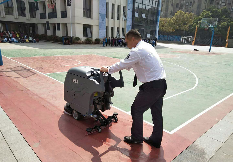 江西大型清潔設(shè)備多功能洗地機(jī)和電動(dòng)<a href=http://m.ooooyu.com target=_blank class=infotextkey>掃地車生產(chǎn)廠</a>